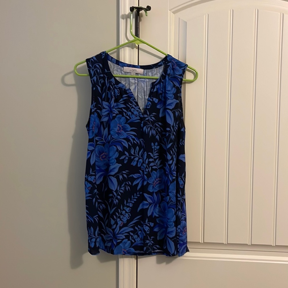 Loft sleeveless blouse medium in blue